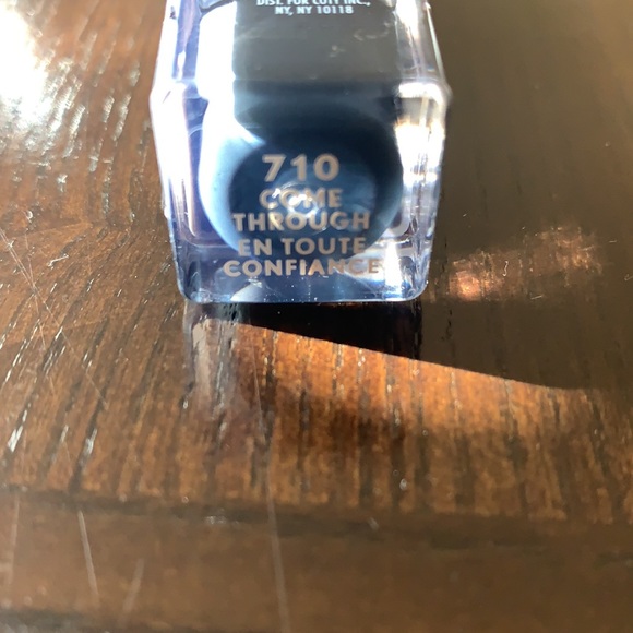 CoverGirl 24hr Matte 710 Come Through - Picture 3 of 3